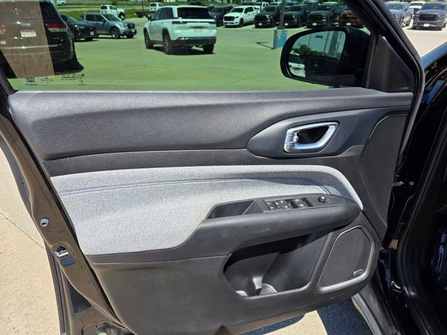 Certified Used 2022 Diamond Black Crystal Pearlcoat Jeep Latitude image 20