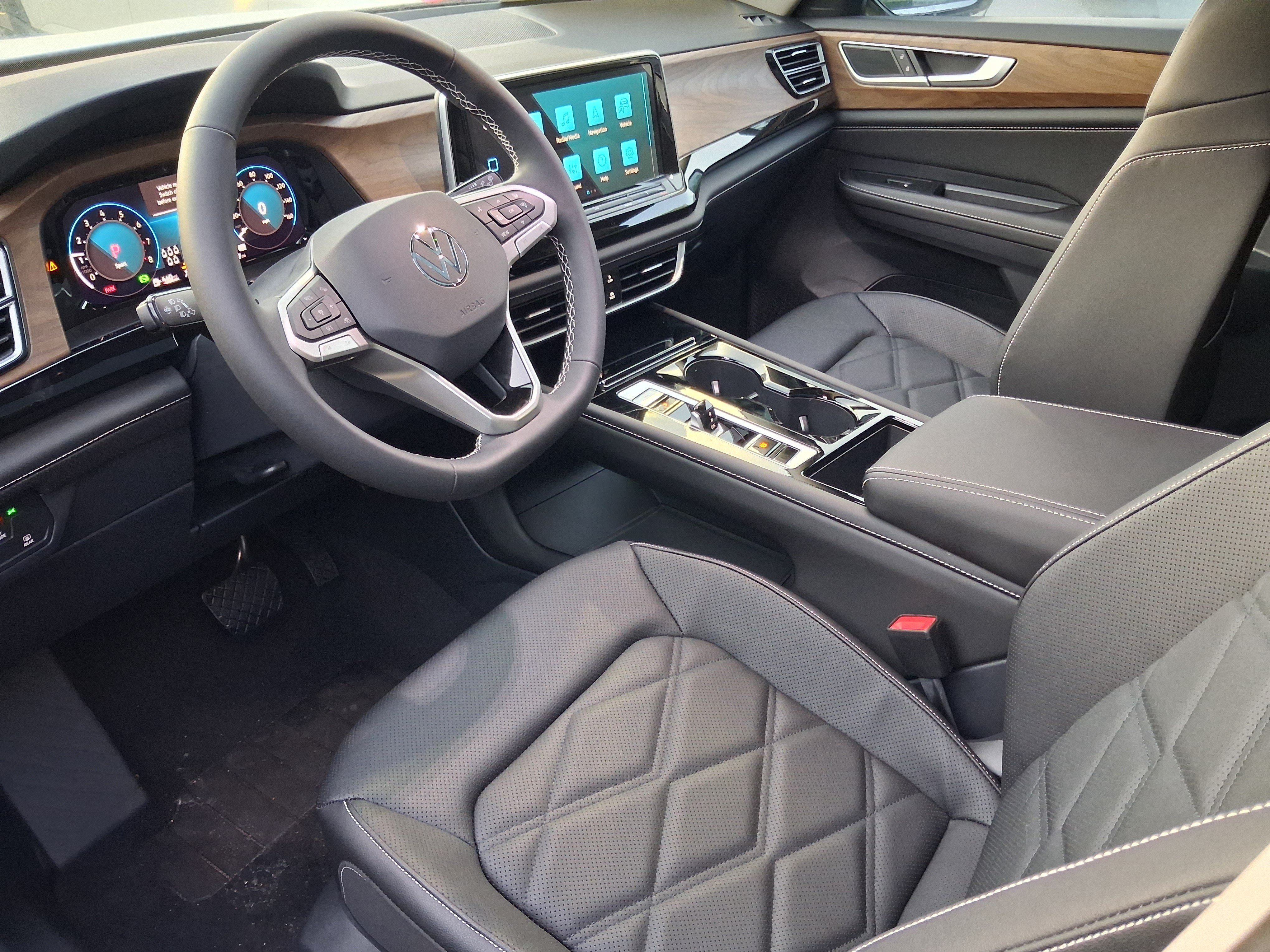 New 2026 Green Volkswagen 2.0T SE w/Technology image 7