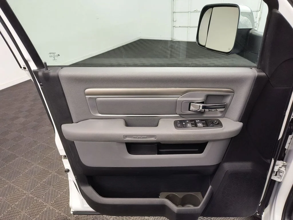 Used 2016 Bright White Ram SLT image 15
