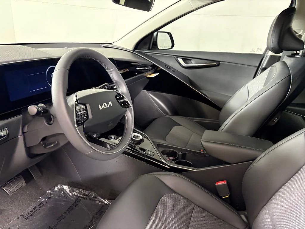 New 2026 Steel Gray Kia WIND image 23