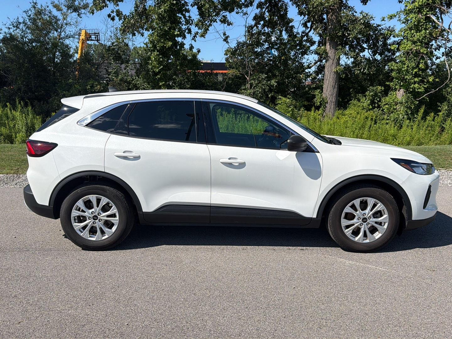 Used 2023 Star White Metallic Tri-Coat Ford Active image 3