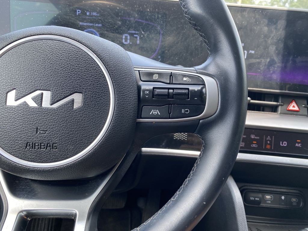 Used 2024 Everlasting Silver Kia EX image 21