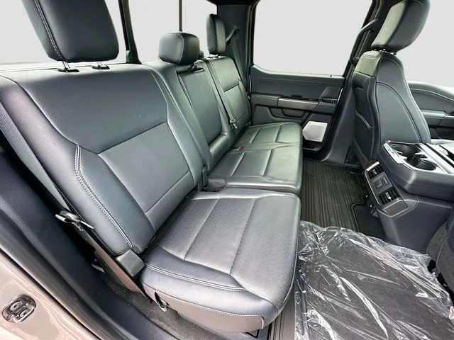 Used 2025 Silver Ford Lariat image 27