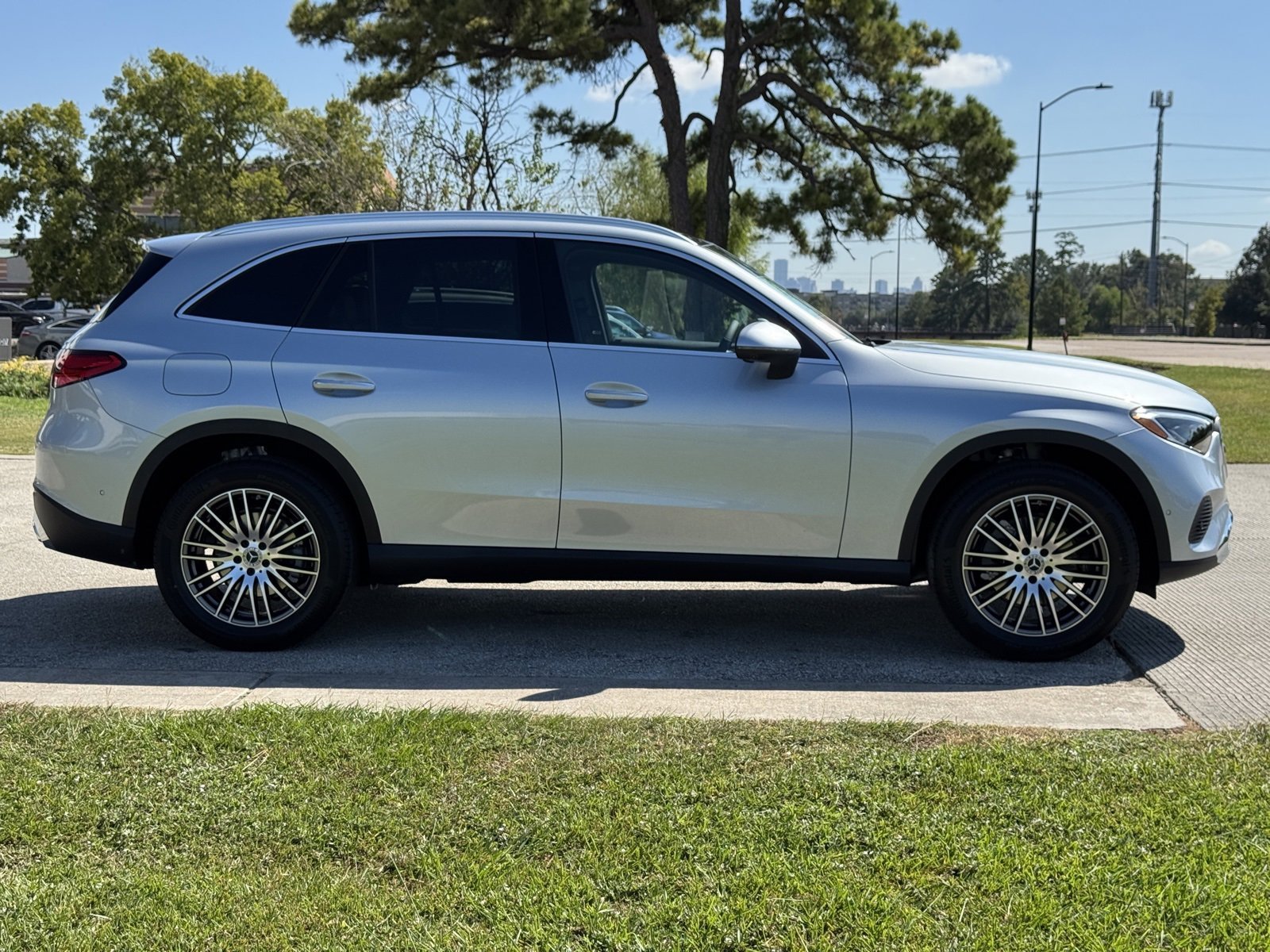 New 2026 Cirrus Silver Metallic Mercedes-Benz GLC 300 image 26