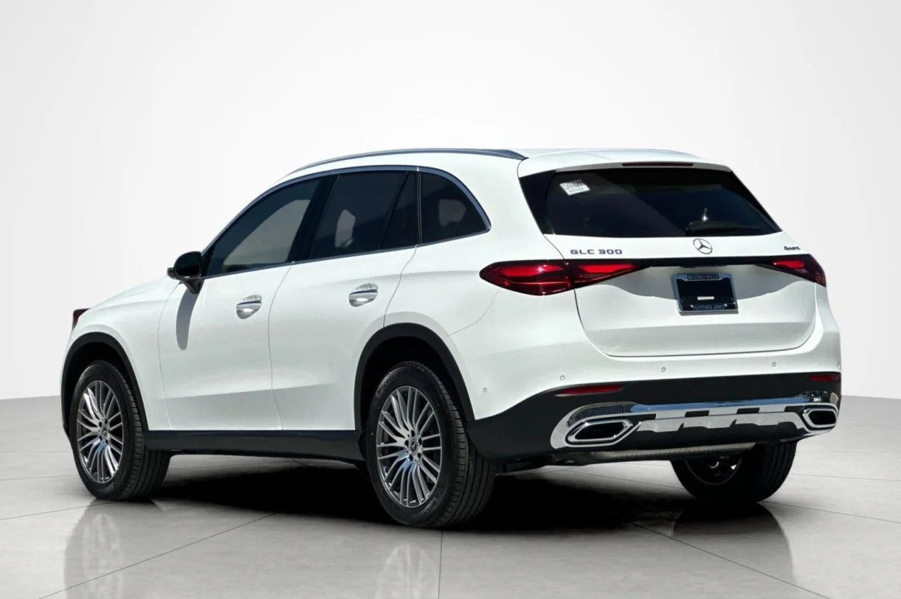 Used 2026 Polar White Mercedes-Benz GLC 300 image 3