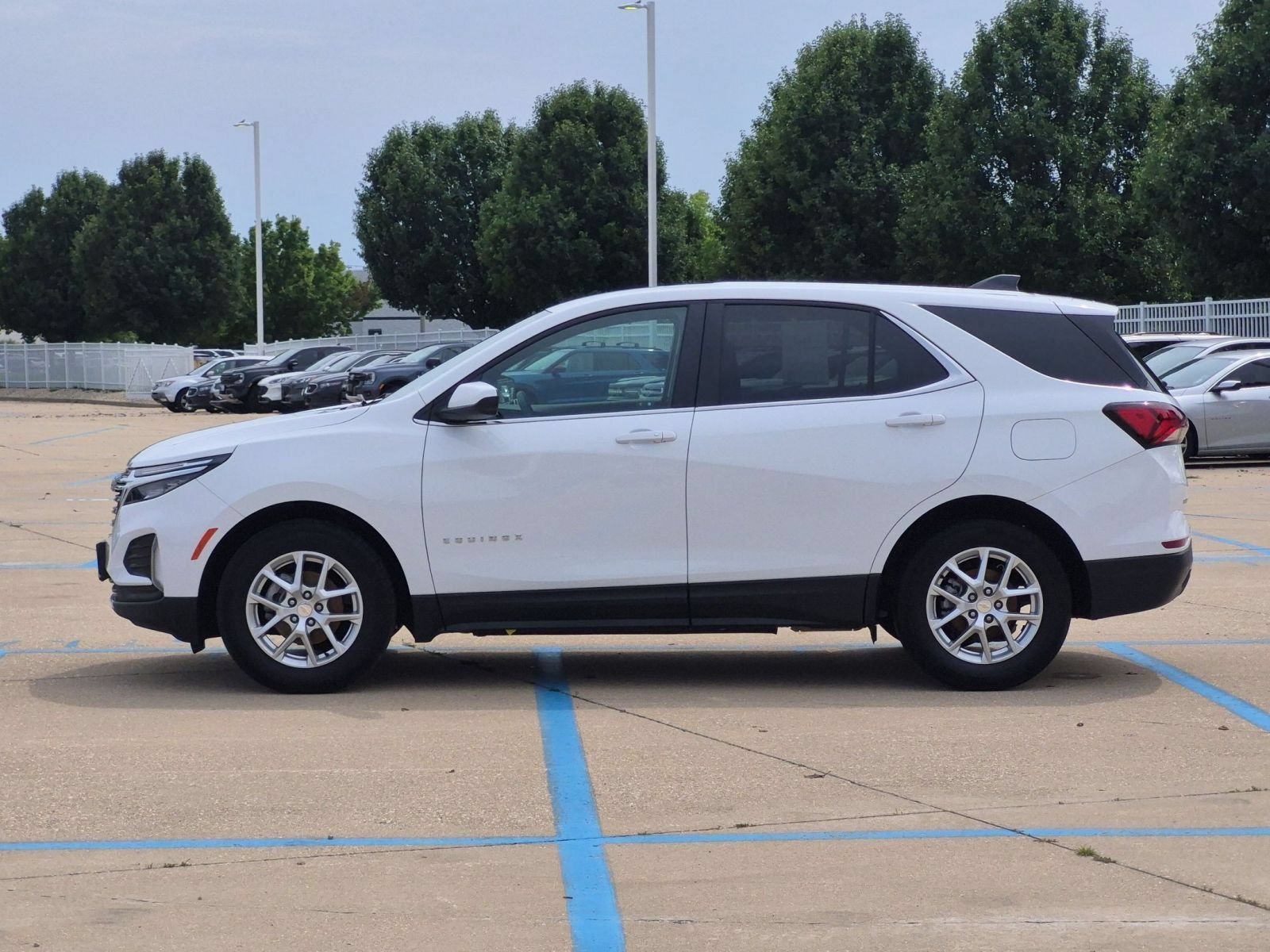 Used 2024 Summit White Chevrolet LT image 9