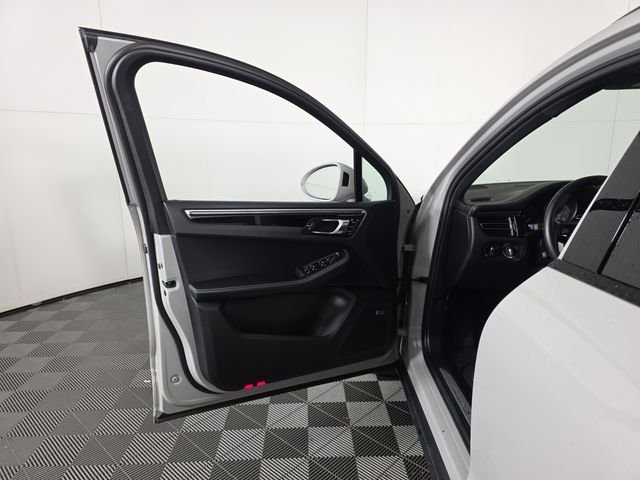 Used 2024  Porsche S image 22