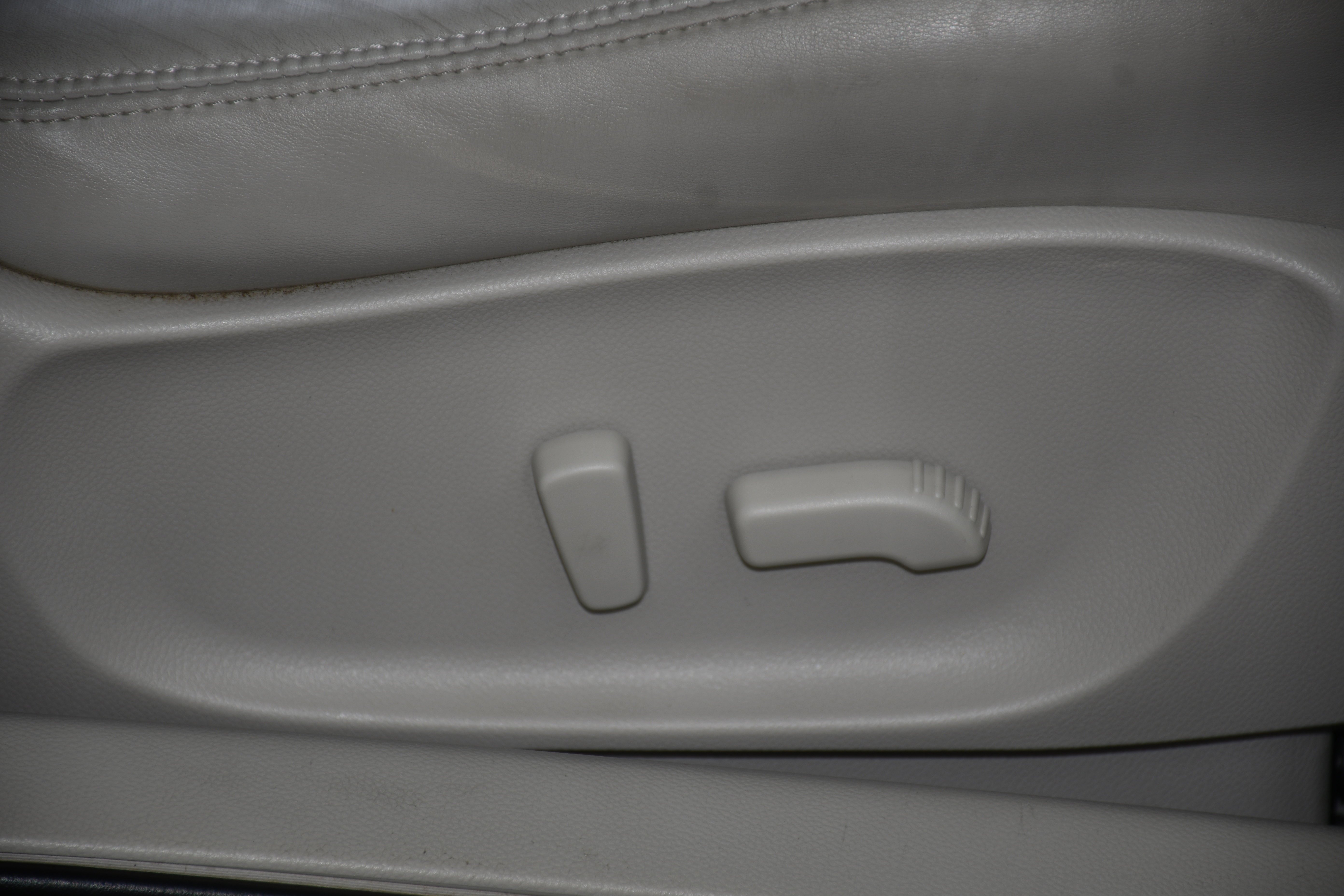 Used 2013 Blue INFINITI Journey image 23