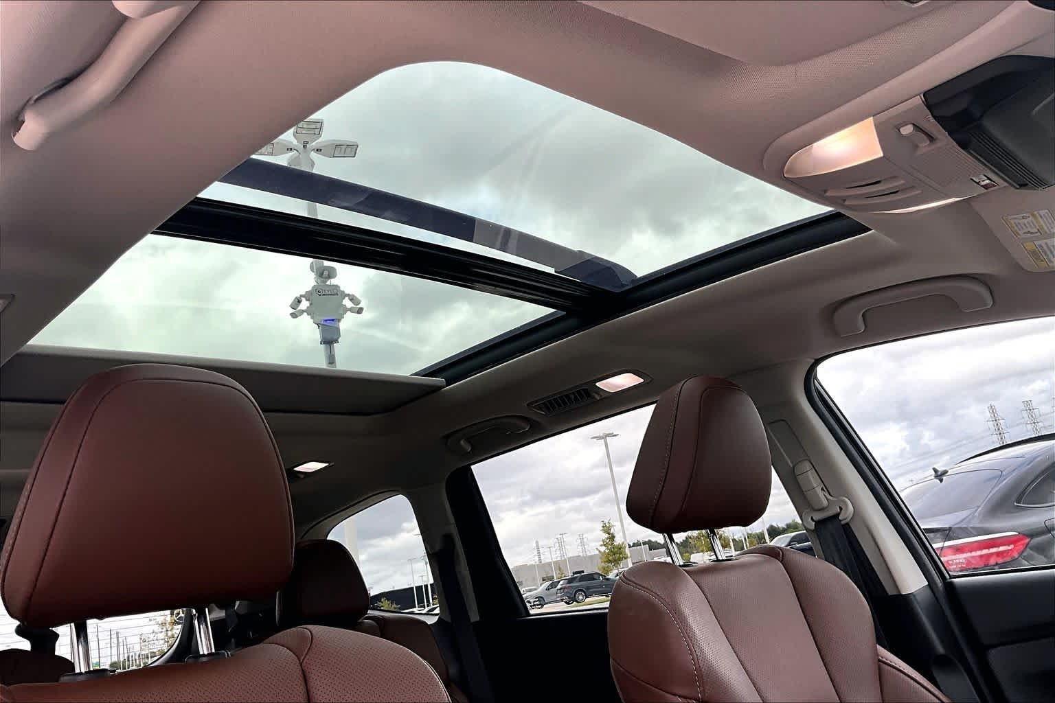 Used 2025 Crystal White Pearl Subaru Touring image 13