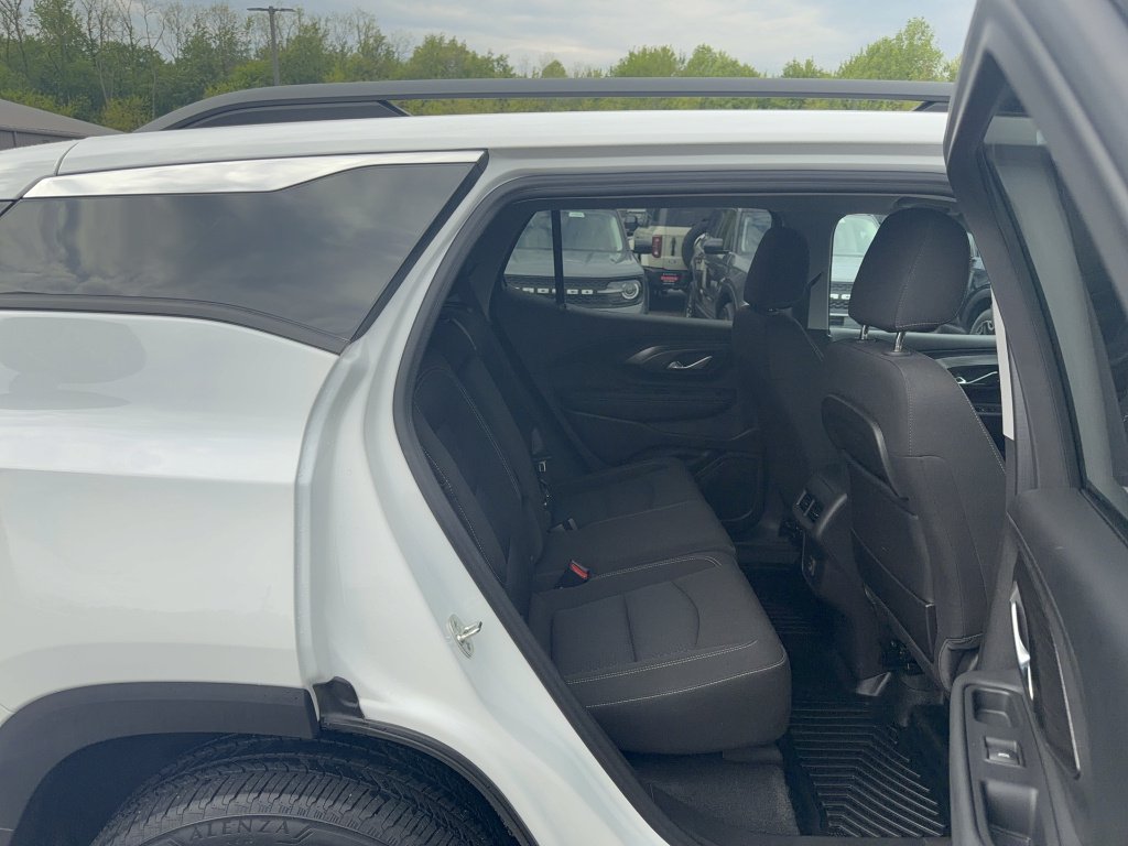 Used 2024 Summit White GMC SLE image 21
