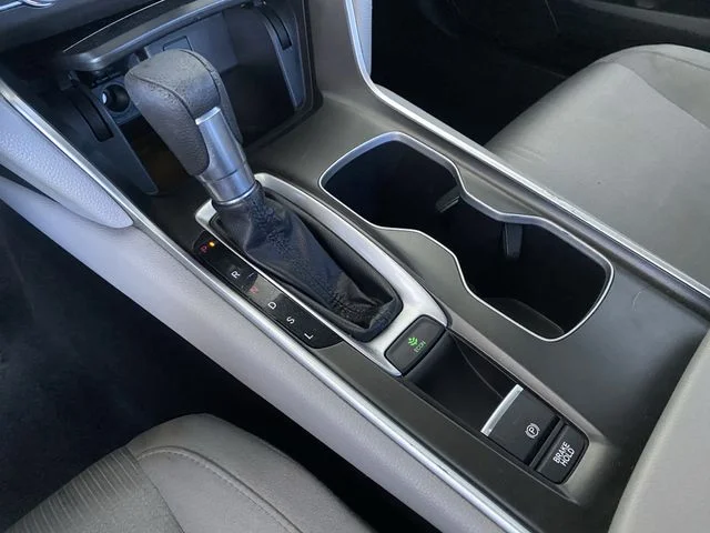 2018 Honda Accord LX - Photo 25