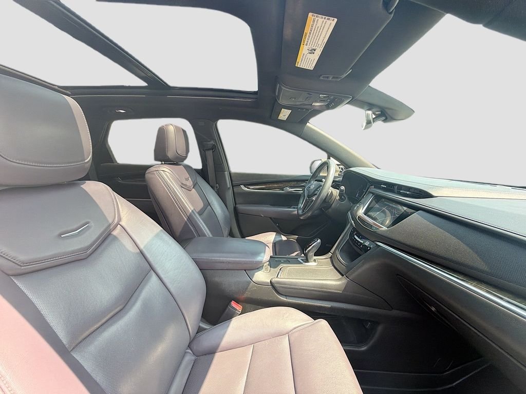 Used 2017 Silver Cadillac Luxury image 32