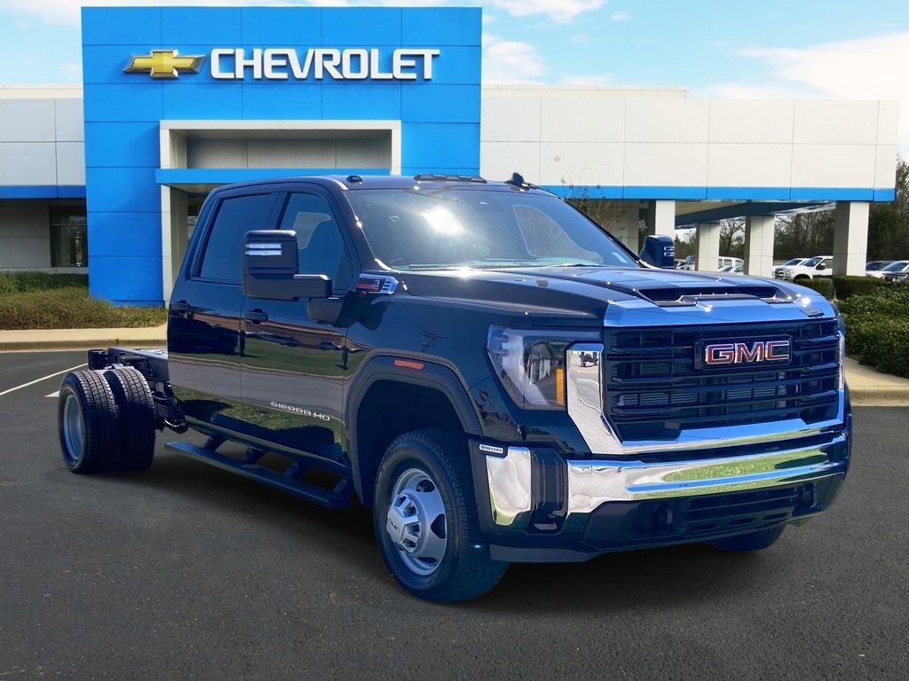 2026 GMC Sierra 4WD Crew Cab Chassis Pro's photo