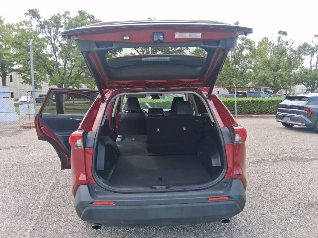 Used 2022 Red Toyota XLE Premium image 22