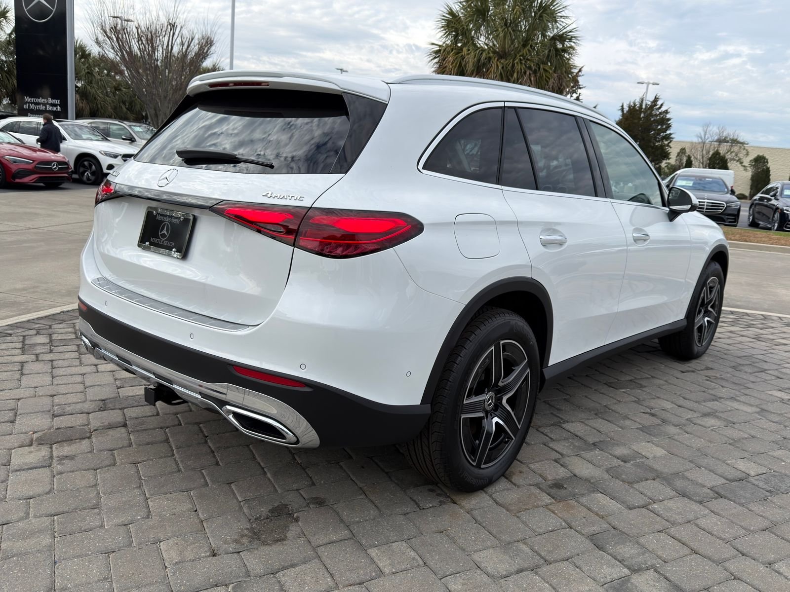 New 2026 MANUFAKTUR Moonlight White Metallic Mercedes-Benz GLC 300 image 9