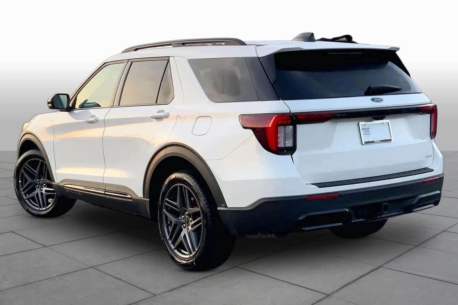 Used 2025 Star White Metallic Tri-Coat Ford ST-Line image 10