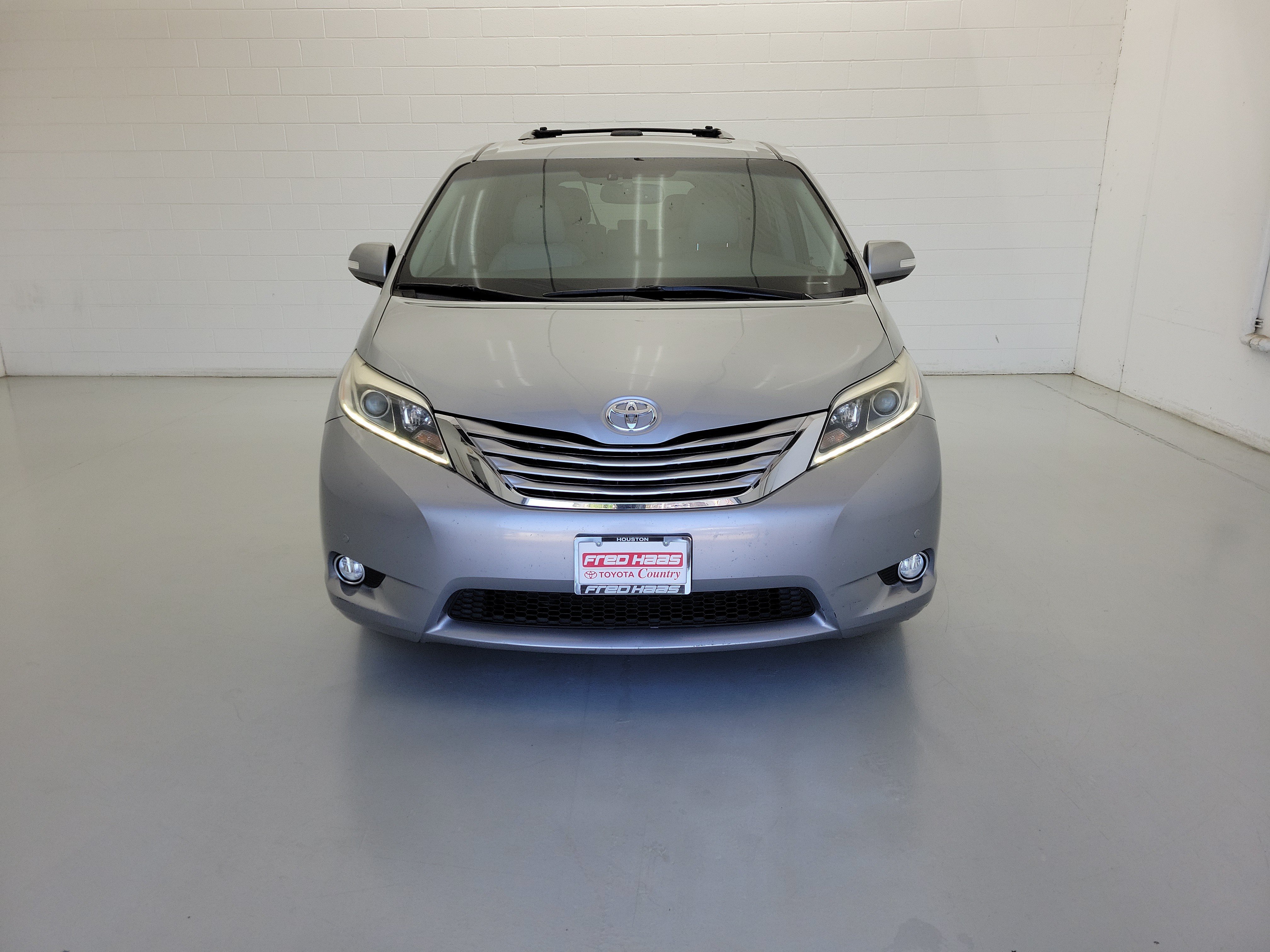 Used 2017 Silver Sky Metallic Toyota Limited Premium image 3