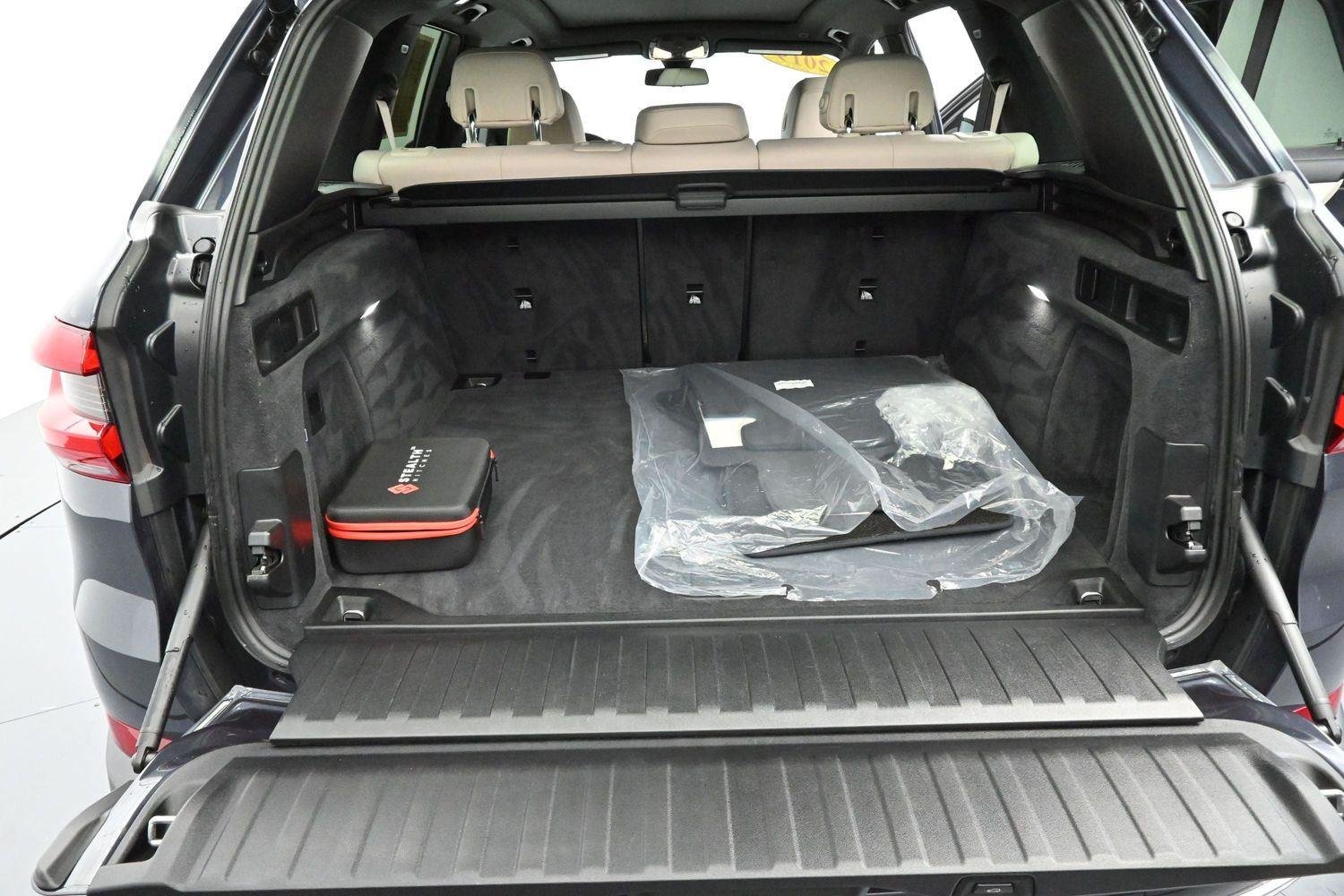 Used 2019 Arctic Gray Metallic BMW xDrive40i image 10