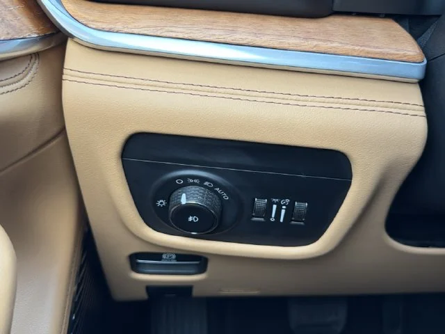 Used 2022 Black Jeep Summit Reserve image 30