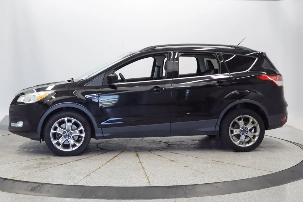Used 2016 Ford Escape SE with VIN 1FMCU9GX2GUA82398 for sale in Coon Rapids, Minnesota