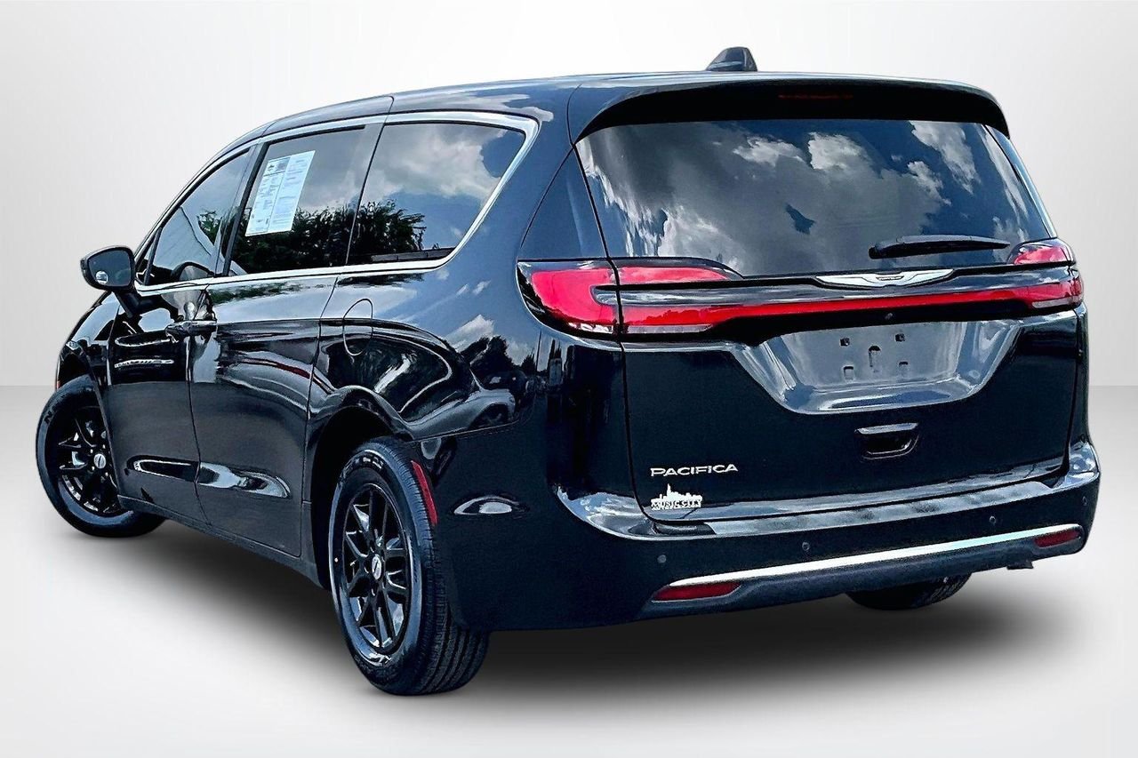 Used 2023 Brilliant Black Crystal Pearlcoat Chrysler Touring L image 5