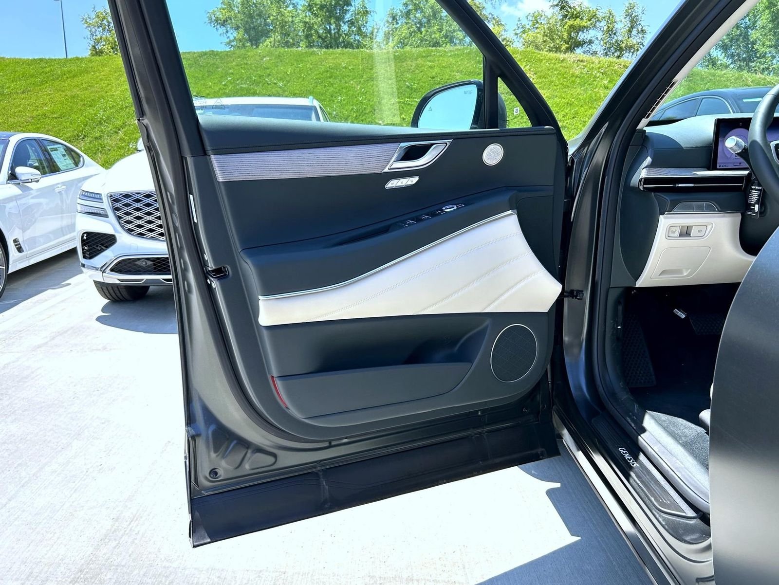 New 2026 Green Genesis 2.5T Select image 9