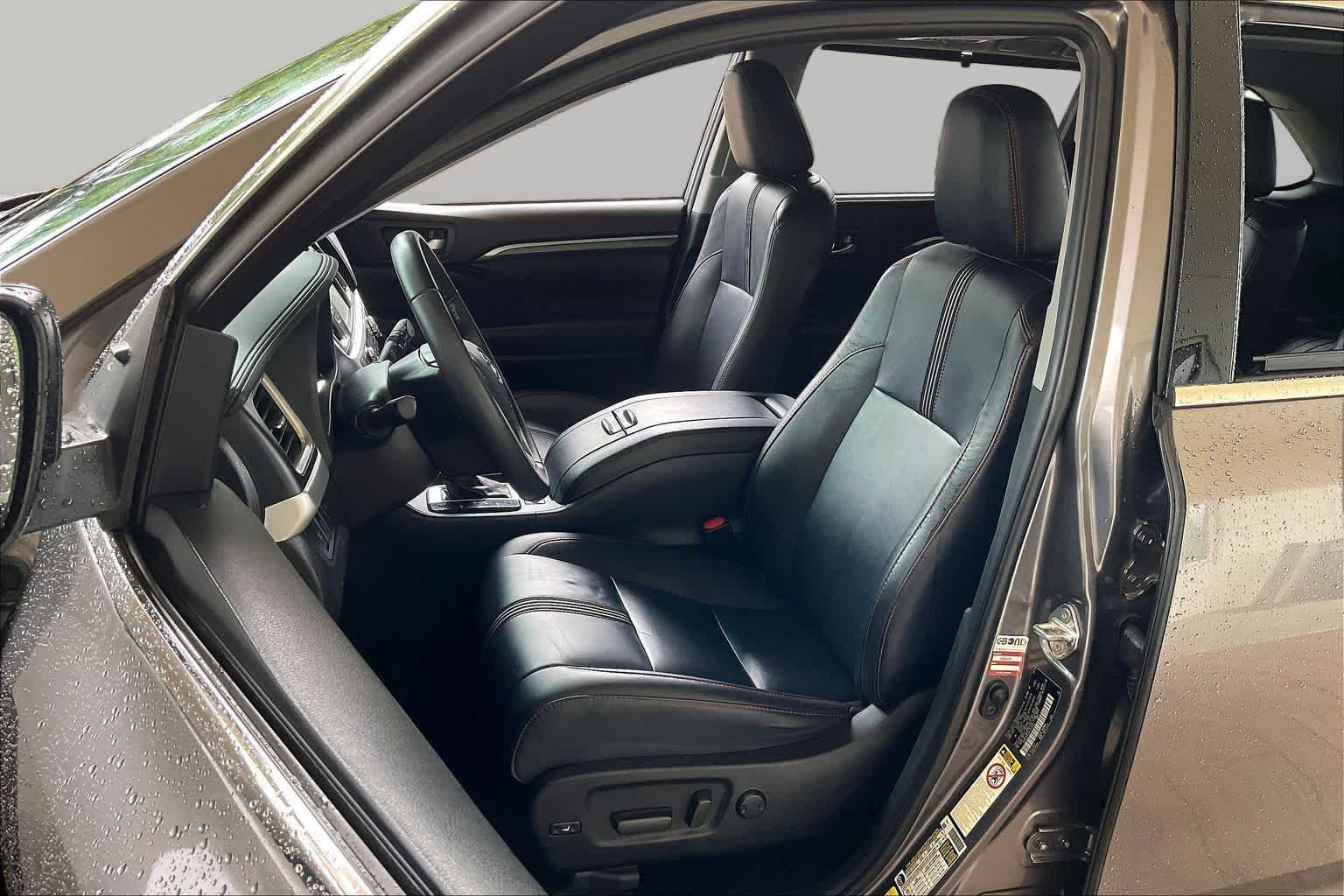 Used 2019 Predawn Gray Mica Toyota SE image 7