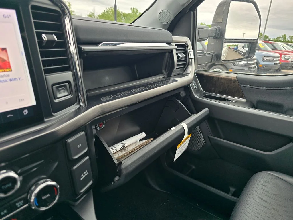 New 2026 Star White Metallic Tri-Coat Ford F-250® Lariat® image 33