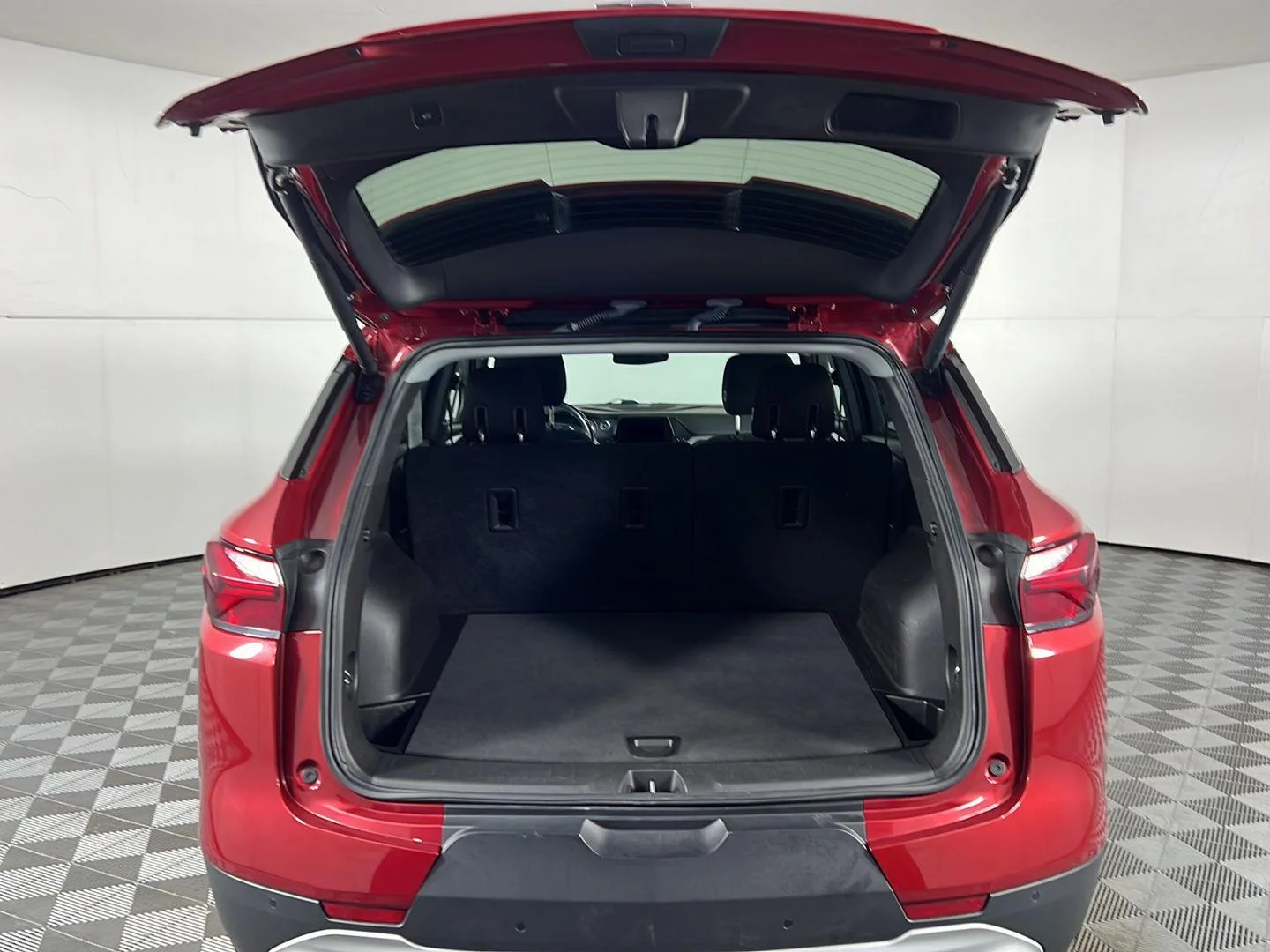 Used 2019 Red Tintcoat Chevrolet  image 12