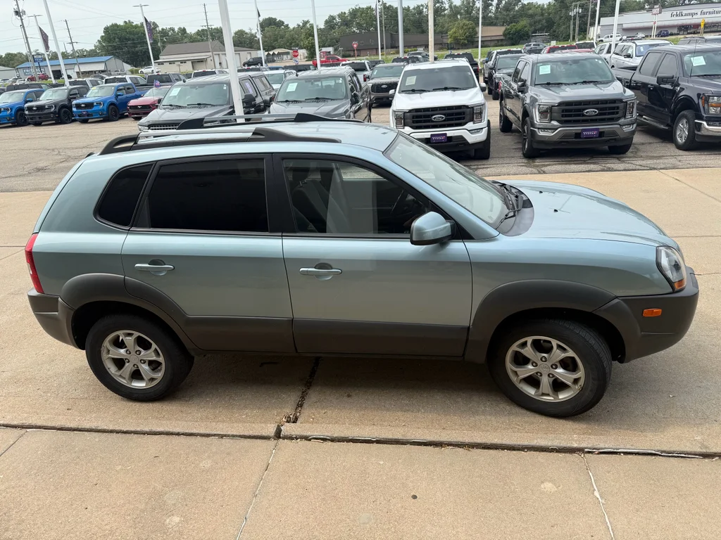 Used 2009 Desert Sage Metallic Hyundai SE image 8