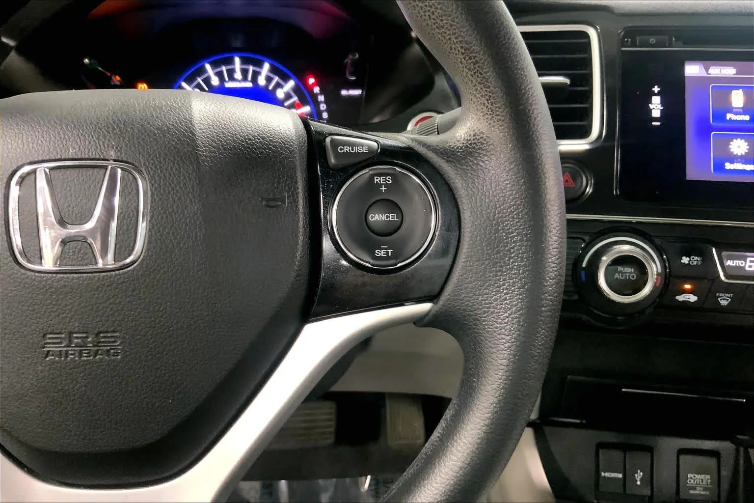 Used 2015 Alabaster Silver Metallic Honda EX image 25
