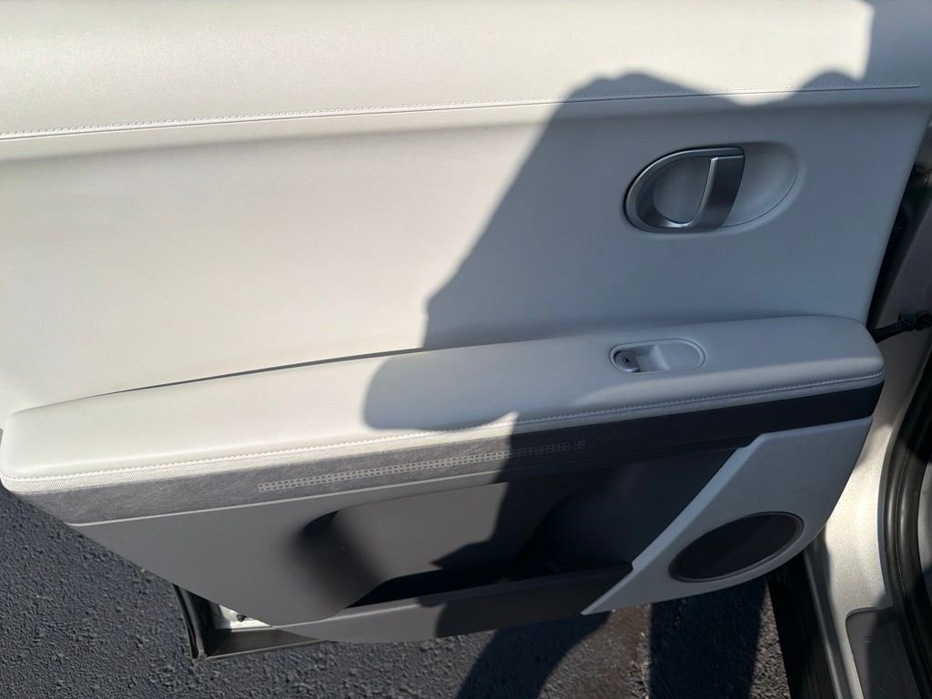 Used 2023 Gold Hyundai SEL image 12