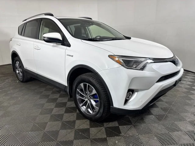 Used 2018 Super White Toyota XLE image 1