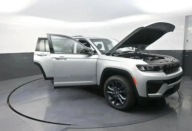 New 2026 Silver Zynith Jeep 85th Anniversary Edition image 30