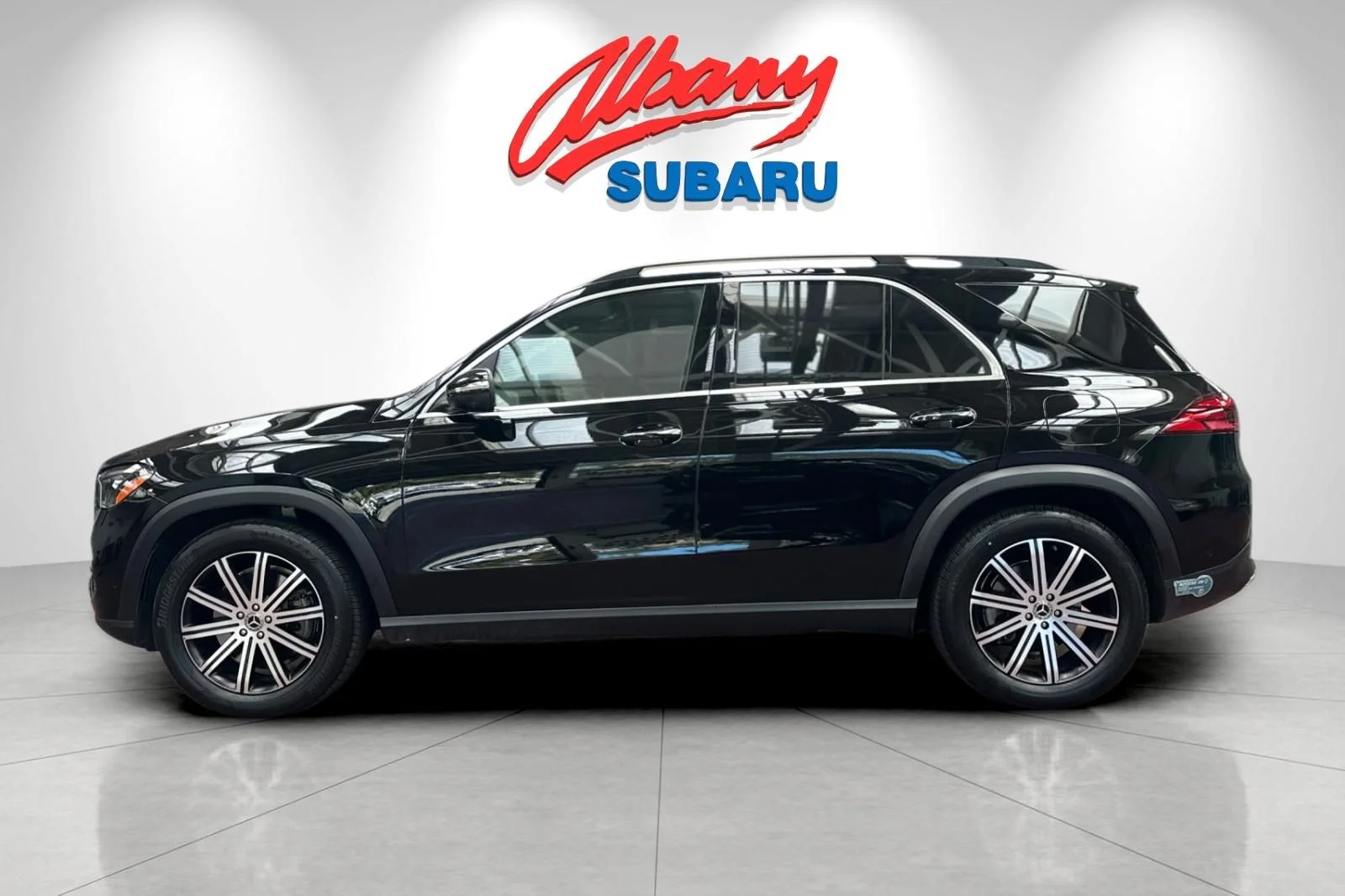Used 2025 Black Mercedes-Benz GLE 450e image 8