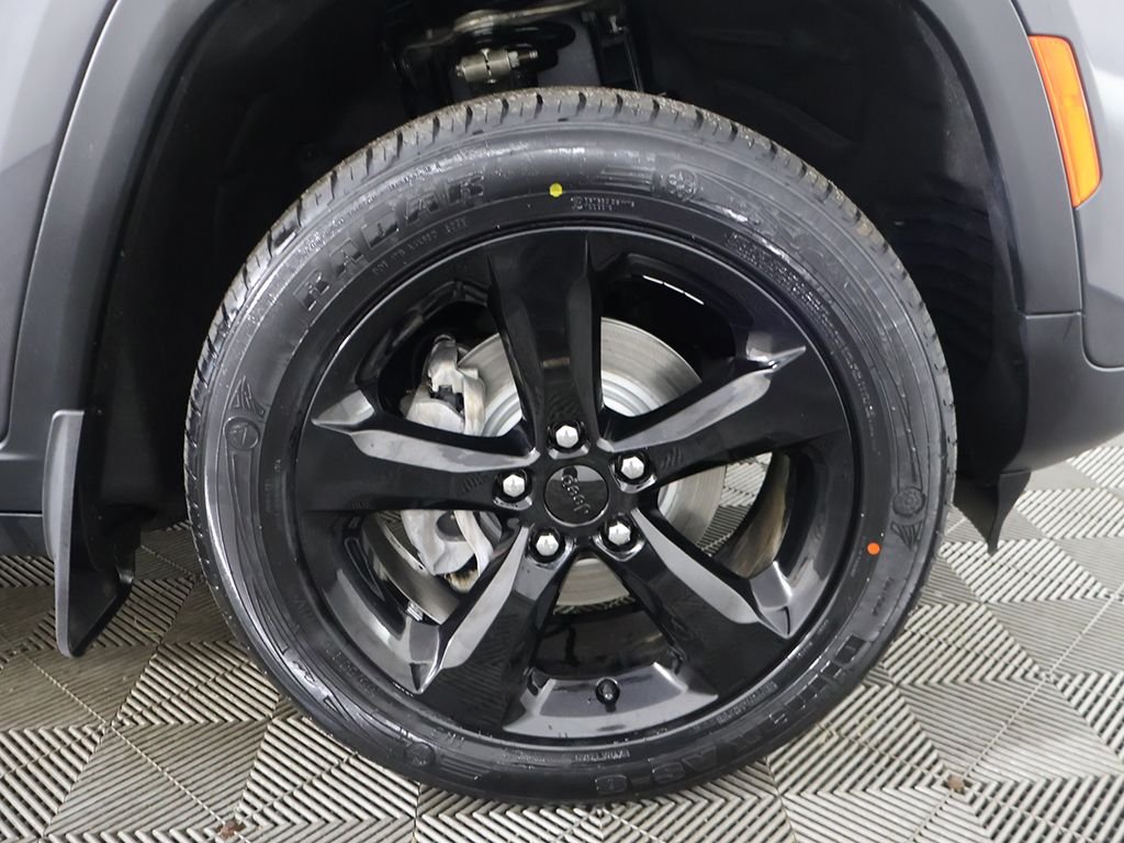 Used 2024 Gray Jeep Altitude X image 21