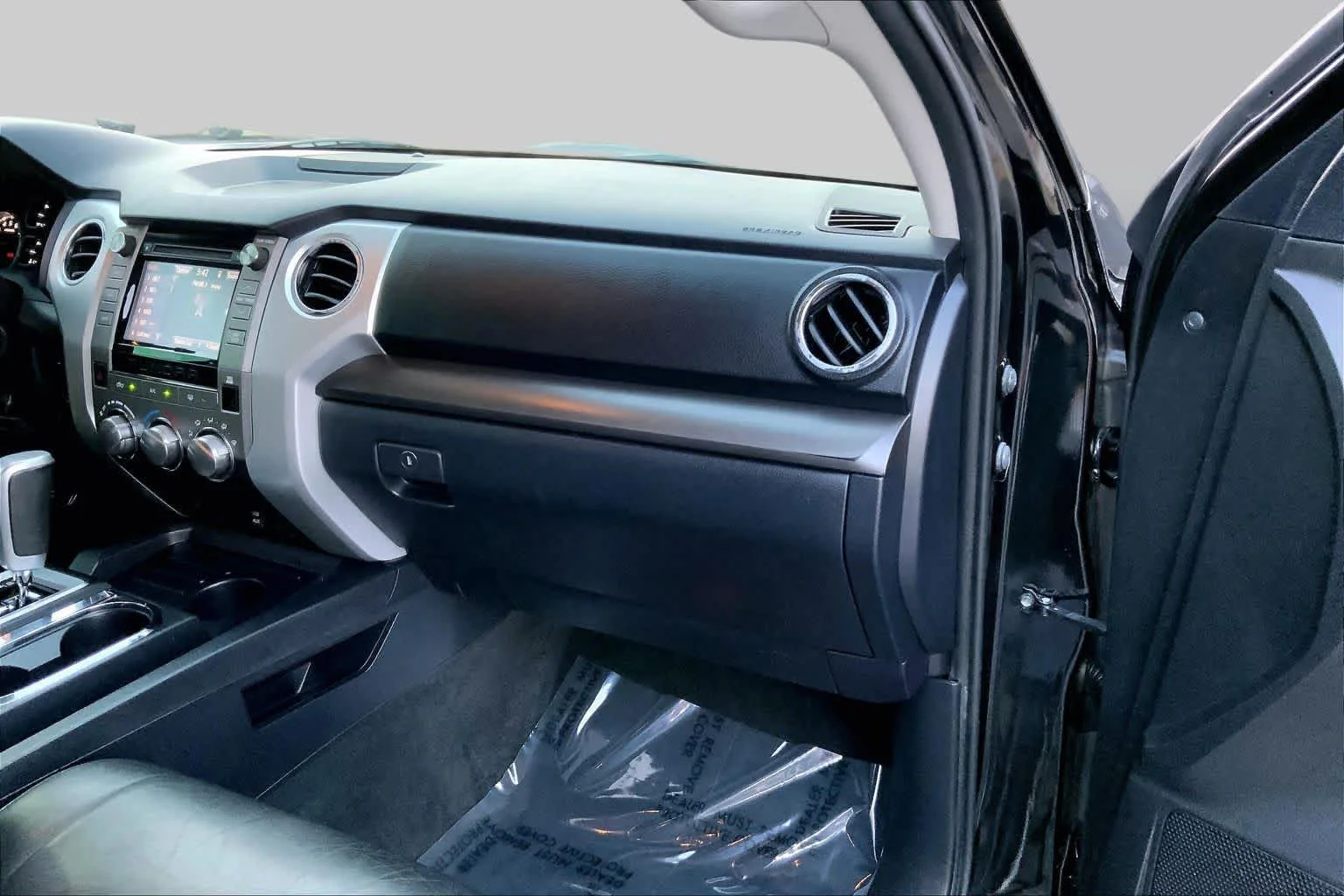 Used 2019 Midnight Black Metallic Toyota SR5 image 18