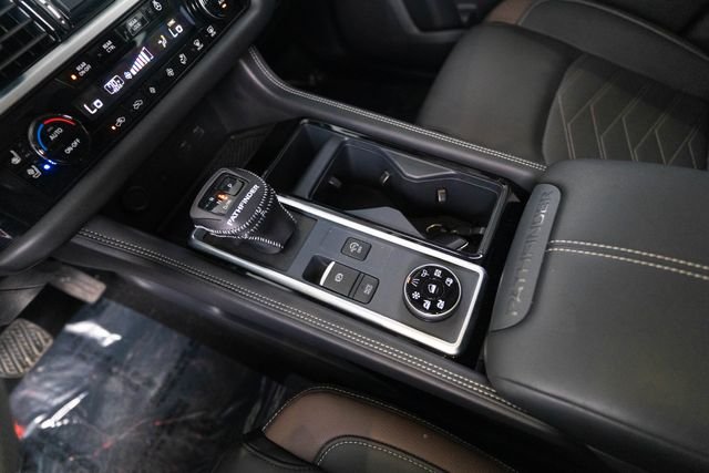 Used 2025 Silver Nissan Platinum image 25
