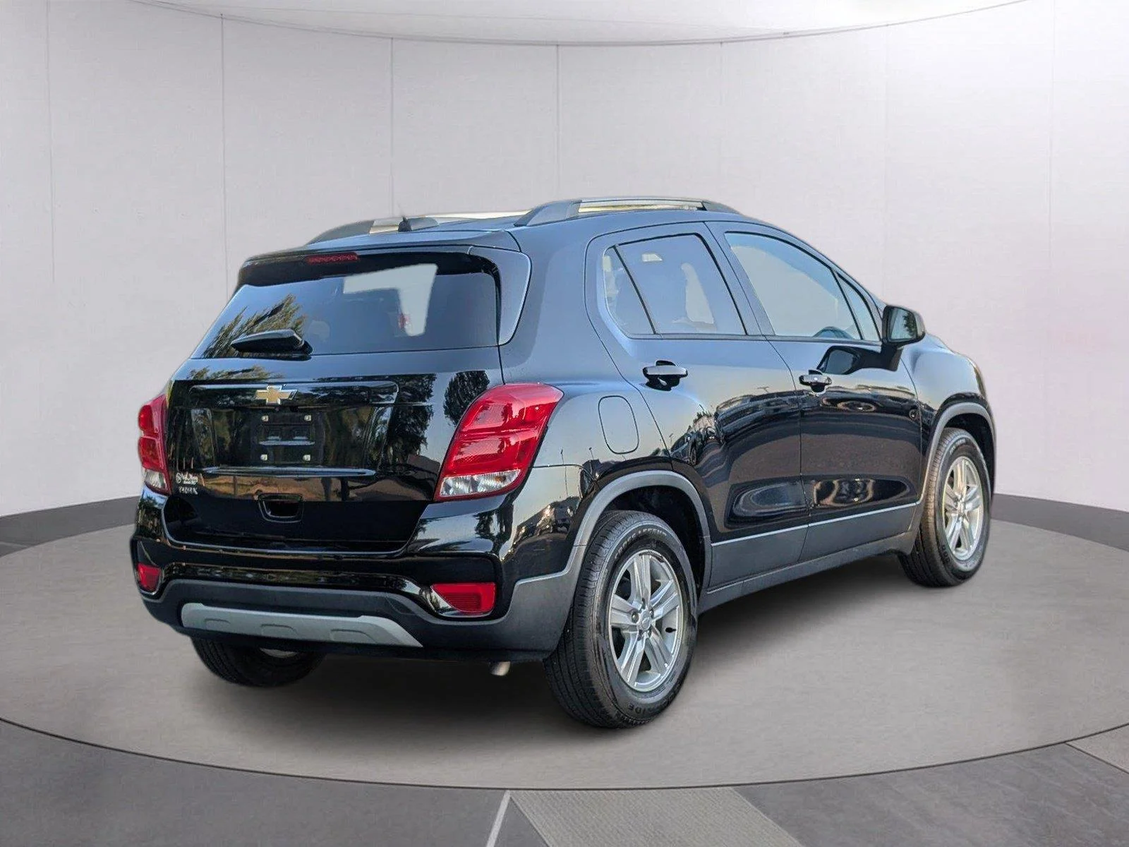Used 2022 MOSAIC BLACK METALLIC Chevrolet LT image 7