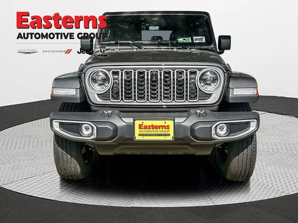 New 2027 Granite Crystal Metallic Clearcoat Jeep Sahara image 2
