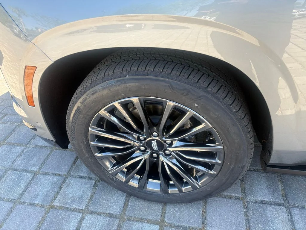 Used 2025 Silver Cadillac Sport Platinum image 12