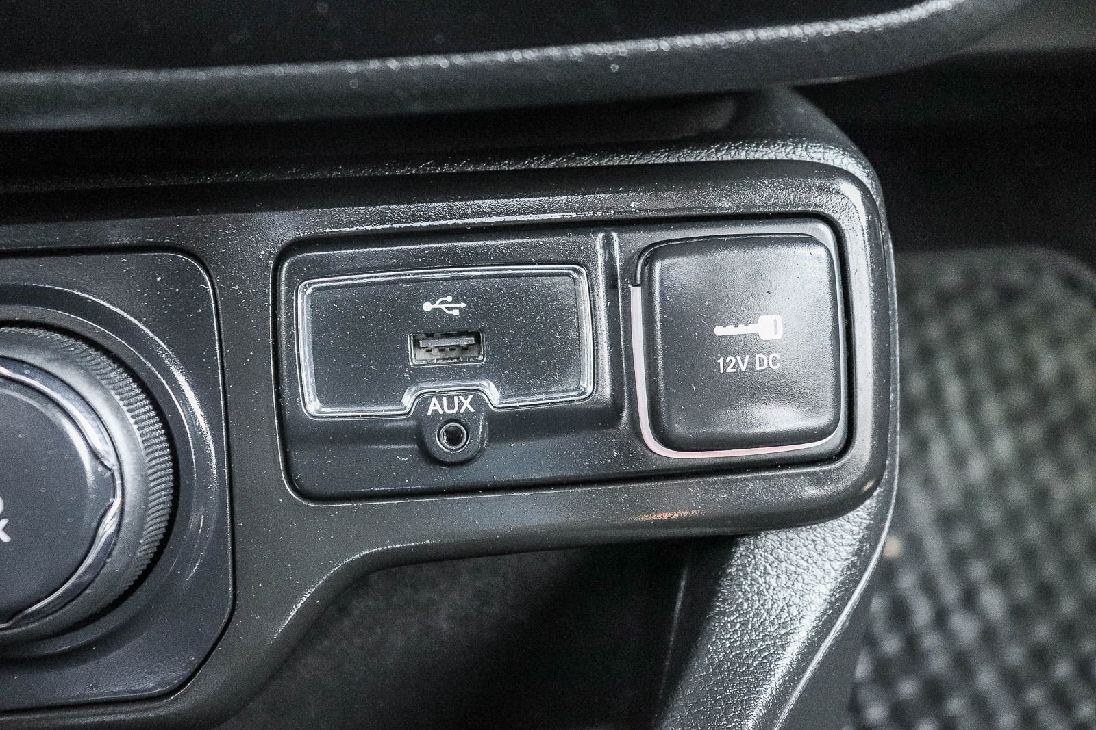 Used 2022 Graphite Gray Jeep Altitude image 30