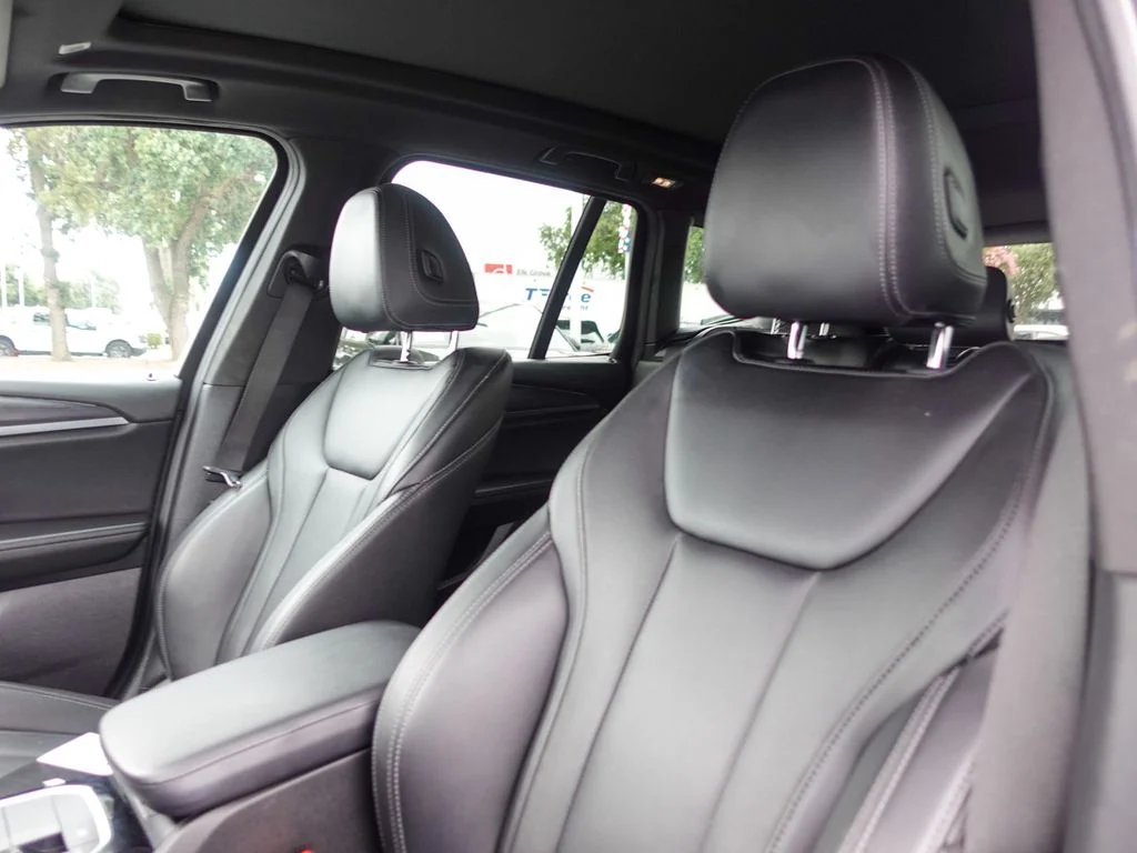 Used 2023 White Metallic BMW sDrive30i image 23
