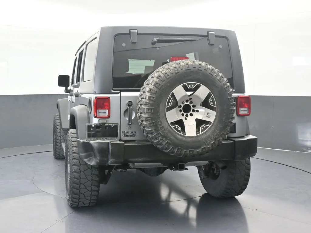 Used 2016 Billet Silver Metallic Clearcoat Jeep Unlimited Sport image 9