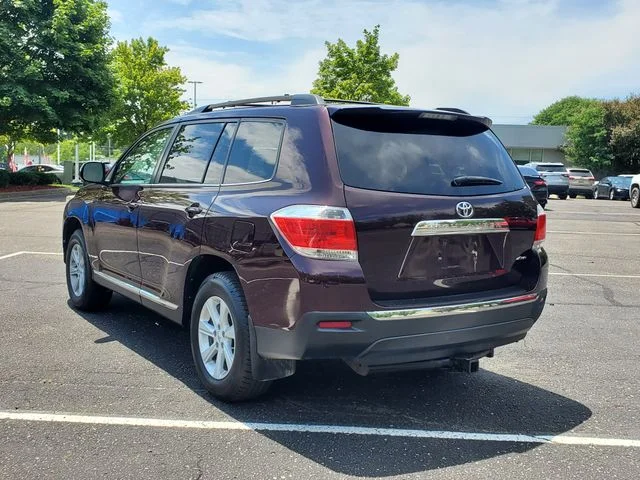 Used 2013 Red Toyota Base image 3