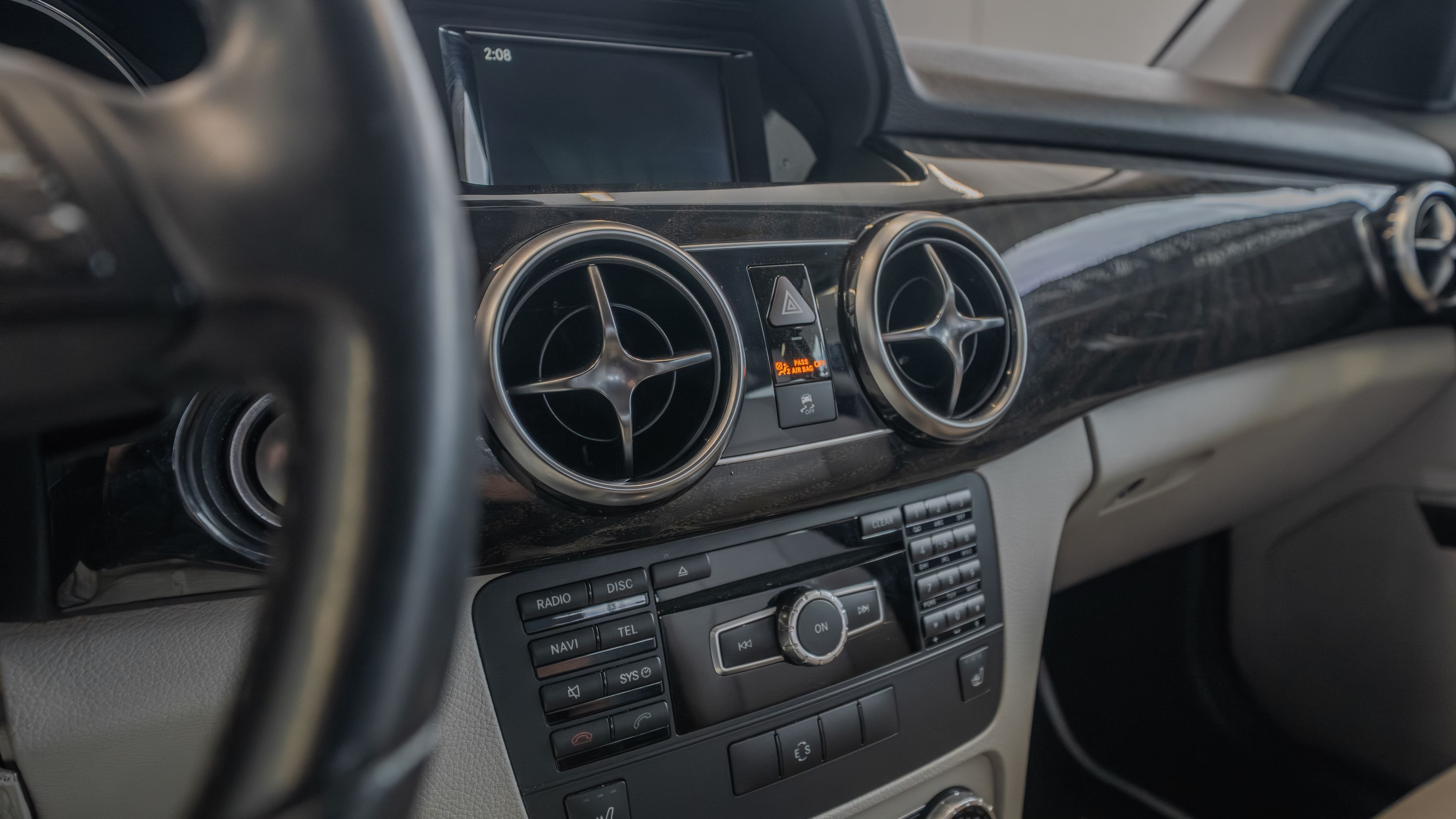 Used 2015 Diamond Silver Mercedes-Benz GLK 250 image 33