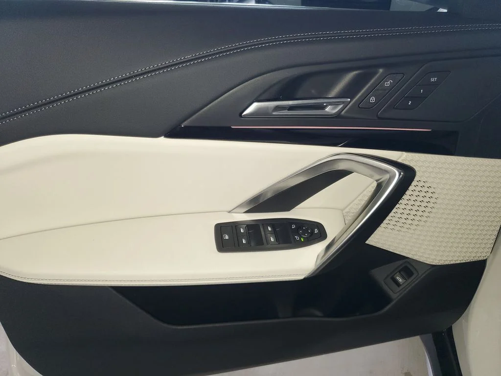 New 2027 Alpine White BMW xDrive28i image 14