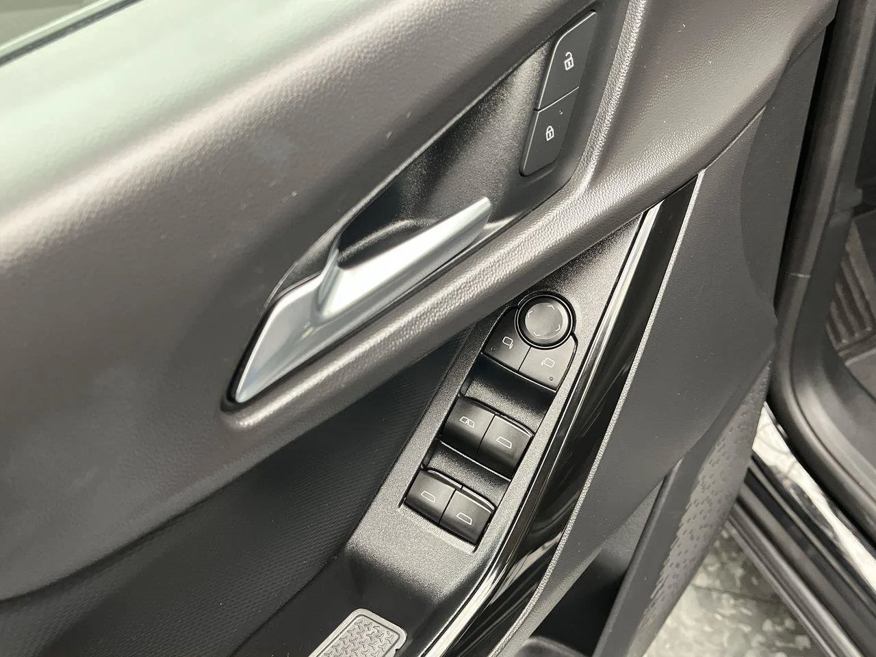 2026 Chevrolet Equinox LT - Photo 9