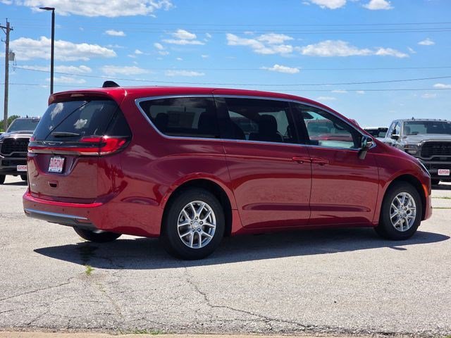 New 2027 Red Hot Pearl-Coat Exterior Paint Chrysler Select image 7