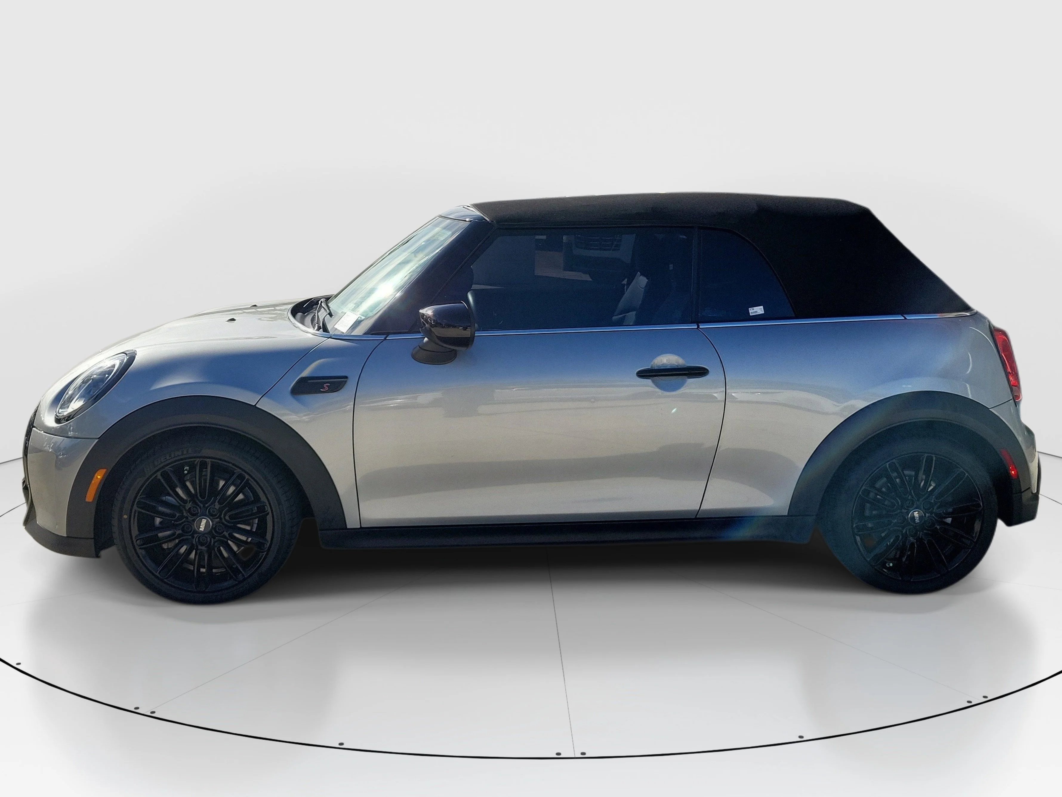 Used 2024 Silver MINI  image 4